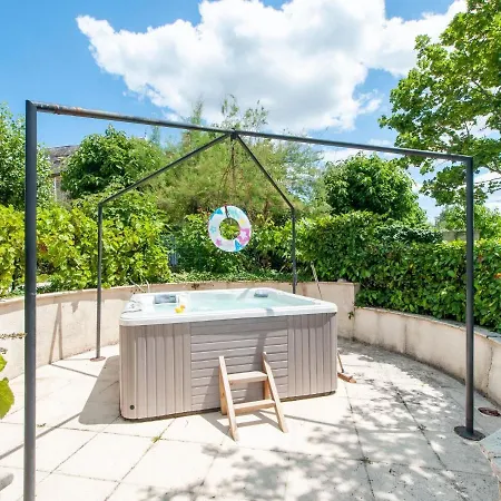 Feriehus Fantastic Holiday In D Gagnac With Jacuzzi